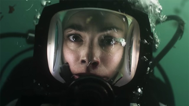 ... và hành trình ngăn chặn cá mập khổng lồ tạo nên 1 cuộc tắm máu quốc tế ngay ở trung tâm Paris