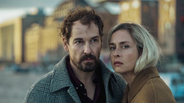 Unfamiliar được coi là bản dupe hoàn hảo của Mr. & Mrs. Smith