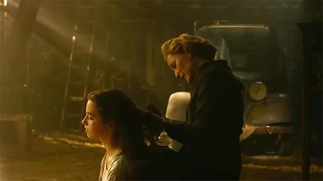 White Bird xoay quanh câu chuyện về tình yêu, tình thân và tình người trong chiến tranh