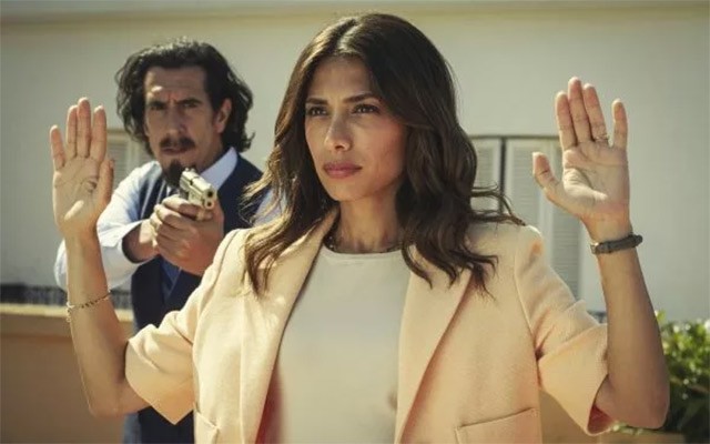 Bộ phim xoay quanh cuộc đời của Erin Carter - nữ giáo viên với quá khứ bí ẩn