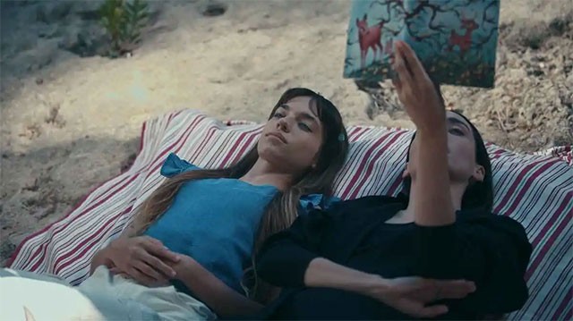 Theo chân 2 mẹ con Bambi trên hành trình phiêu bạt để chạy trốn quá khứ bí ẩn