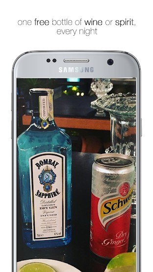 Thưởng thức rượu miễn phí