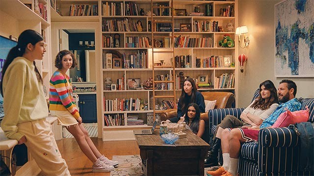 Bộ phim quy tụ cả gia đình Vua hài Adam Sadler, bao gồm vợ và 2 cô con gái của anh