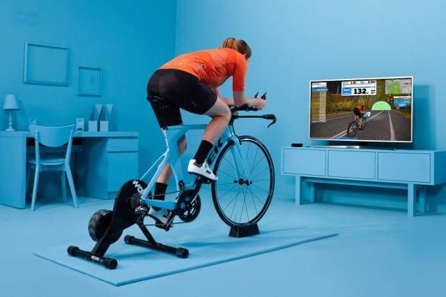 Đạp xe và đua cùng bạn bè trong thế giới của Zwift