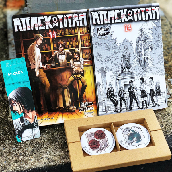 combo manga - attack on titan - tập 14 - bản thường + bản đặc biệt (bộ 2 cuốn) - tặng kèm 1 bookmark nam châm + 2 huy hiệu quân đồn trú và quân cảnh vệ